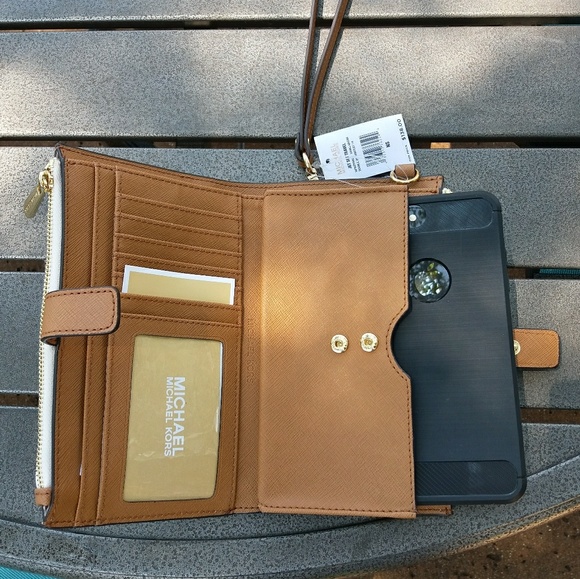 Michael Kors Jet Set Double Zip Phone Wristlet - Picture 3 of 8